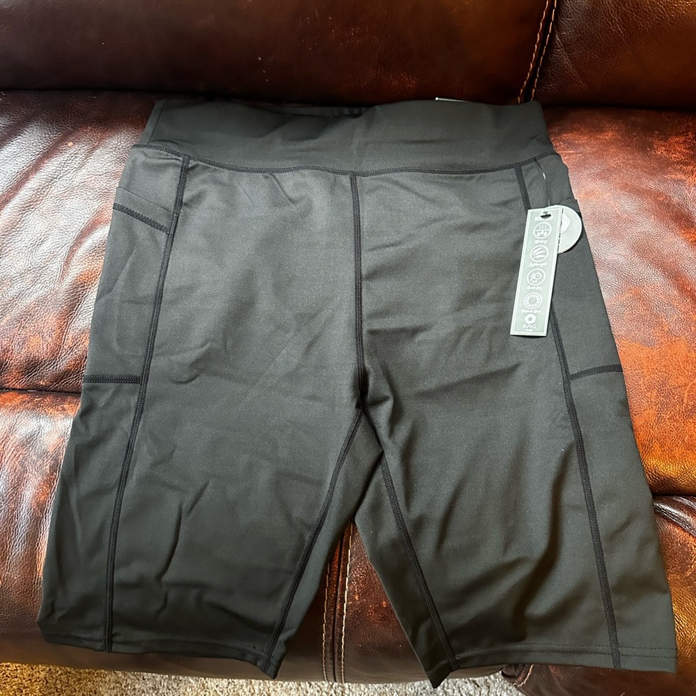 Short Leggings